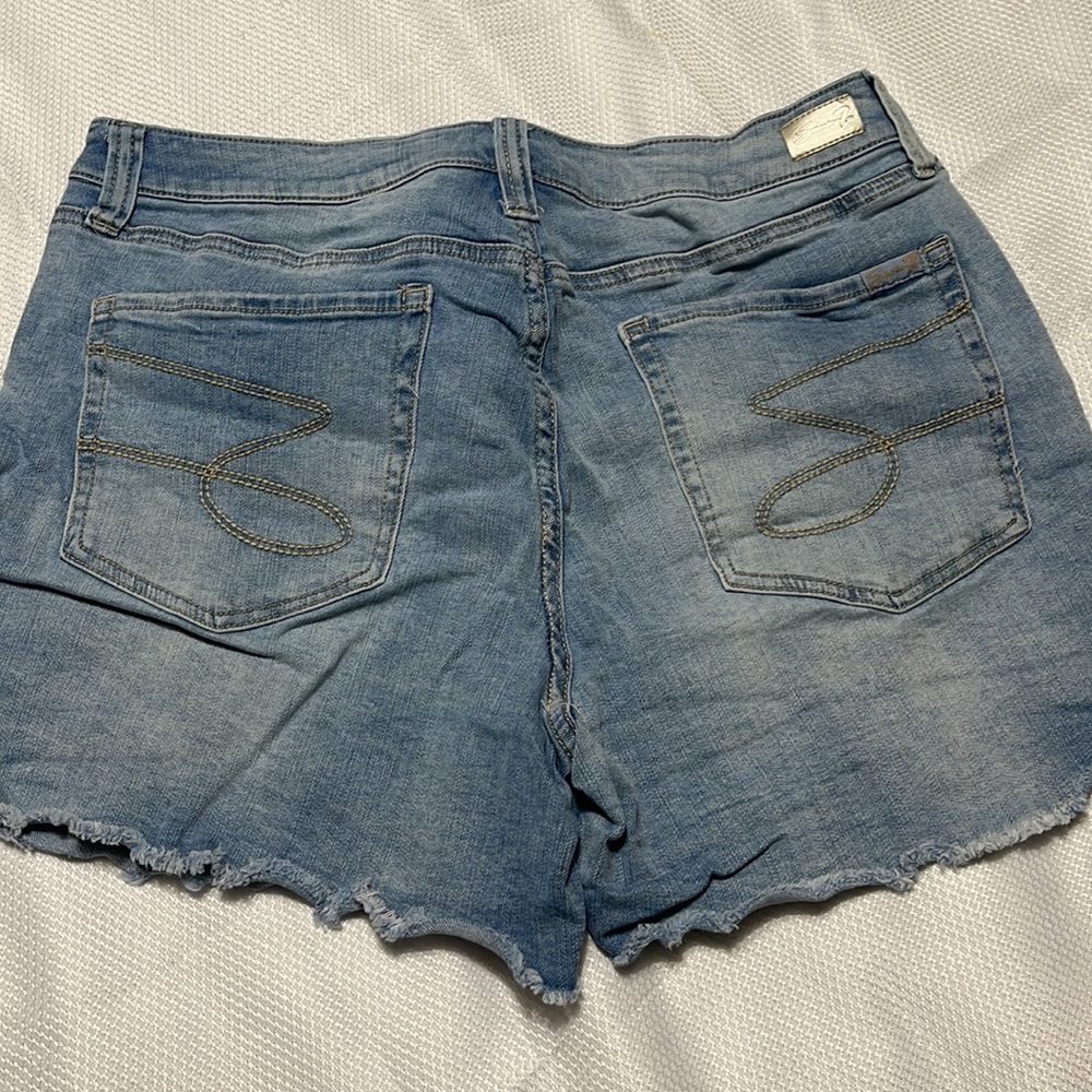 Seven7 Shorts - Picture 3 of 7